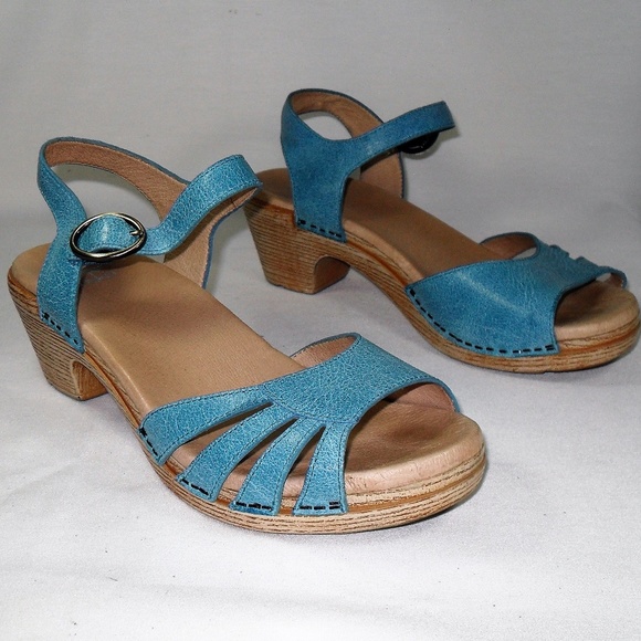 dansko sandals discontinued